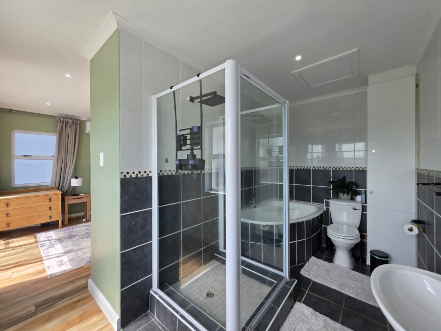 2 Bedroom Property for Sale in Wavecrest Eastern Cape